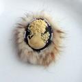 Lady in a fur coat - Brooches - beadwork