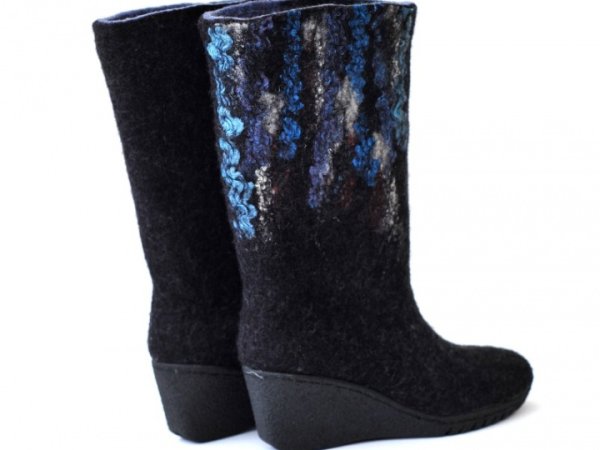 Felt boots with heels 2