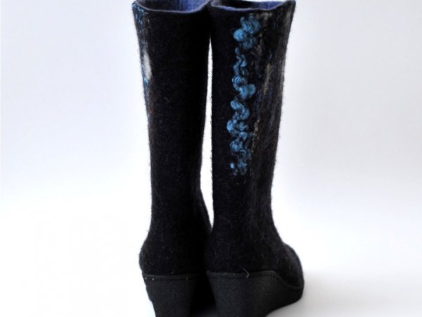 Felt boots with heels 3