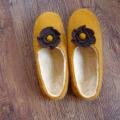tapkutes brighter with brown gelyte - Shoes & slippers - felting