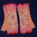 with flowers - Gloves & mittens - felting