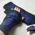 Black and violet - Gloves & mittens - felting